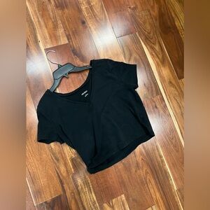 SOLID BLACK V-NECK CROPPED SHIRT!🖤😇